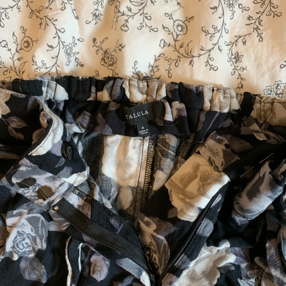 Aritzia Floral Shorts - Picture 3 of 3